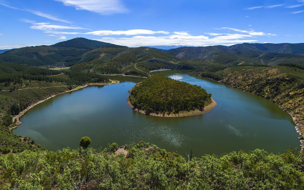 Apartamentos El Mirador Del Soto Sotoserrano Exteriér fotografie