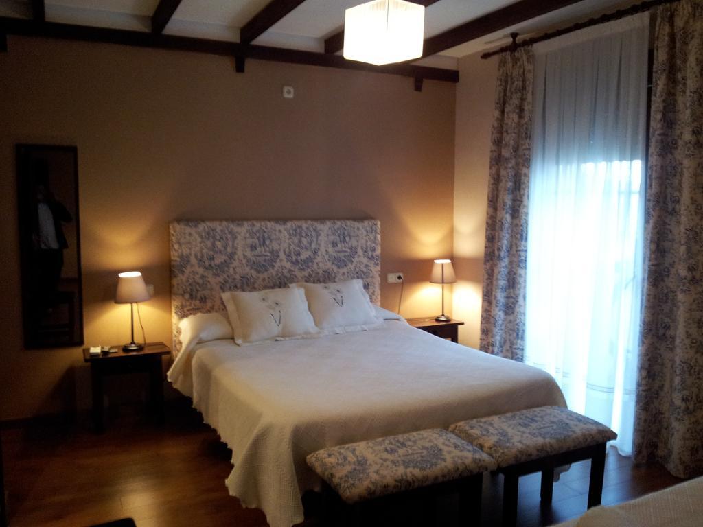 Apartamentos El Mirador Del Soto Sotoserrano Exteriér fotografie