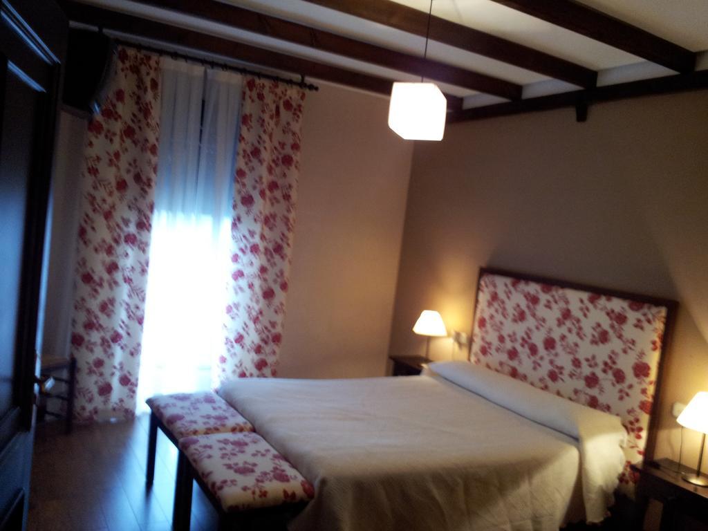 Apartamentos El Mirador Del Soto Sotoserrano Exteriér fotografie