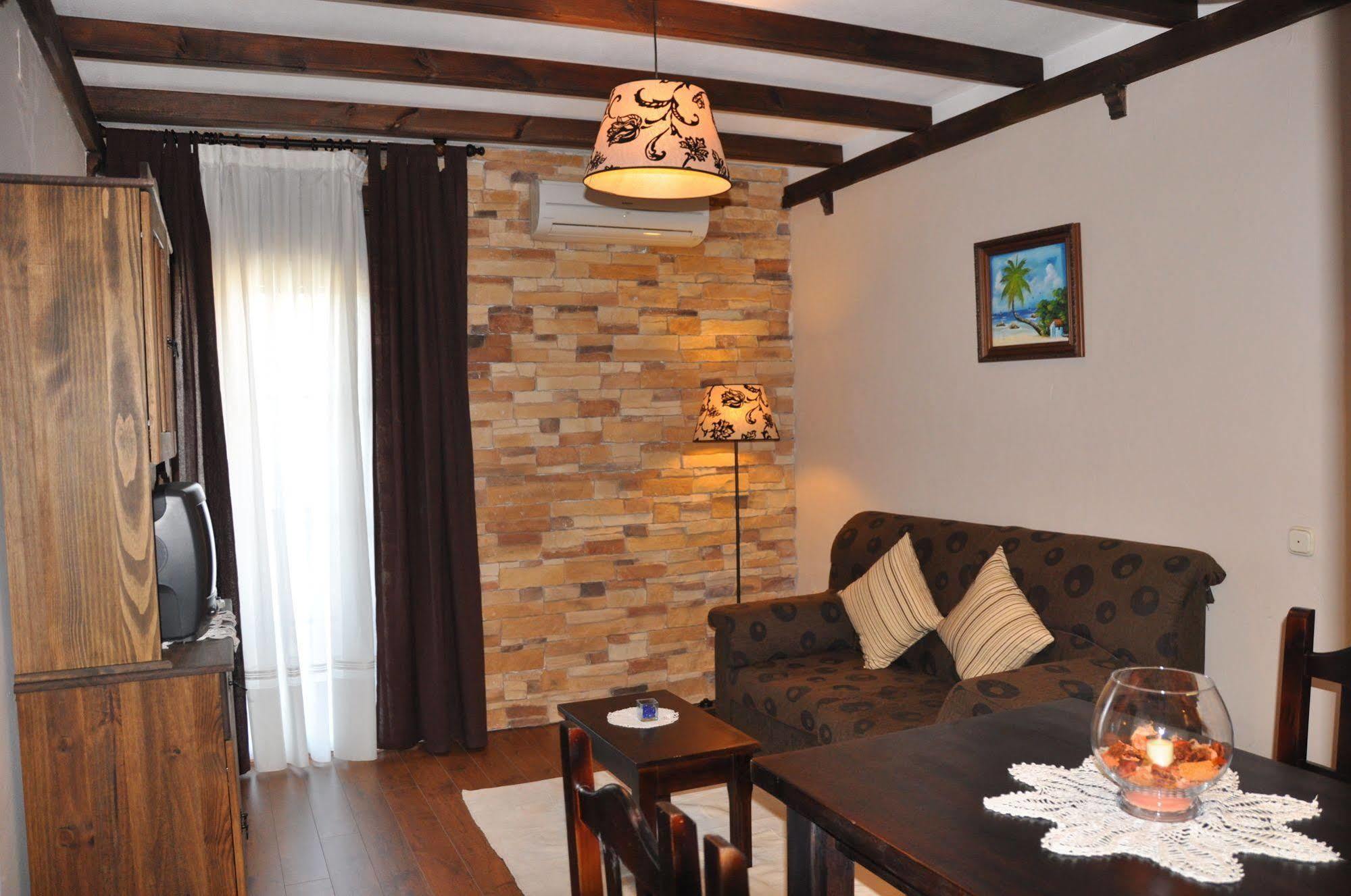 Apartamentos El Mirador Del Soto Sotoserrano Exteriér fotografie
